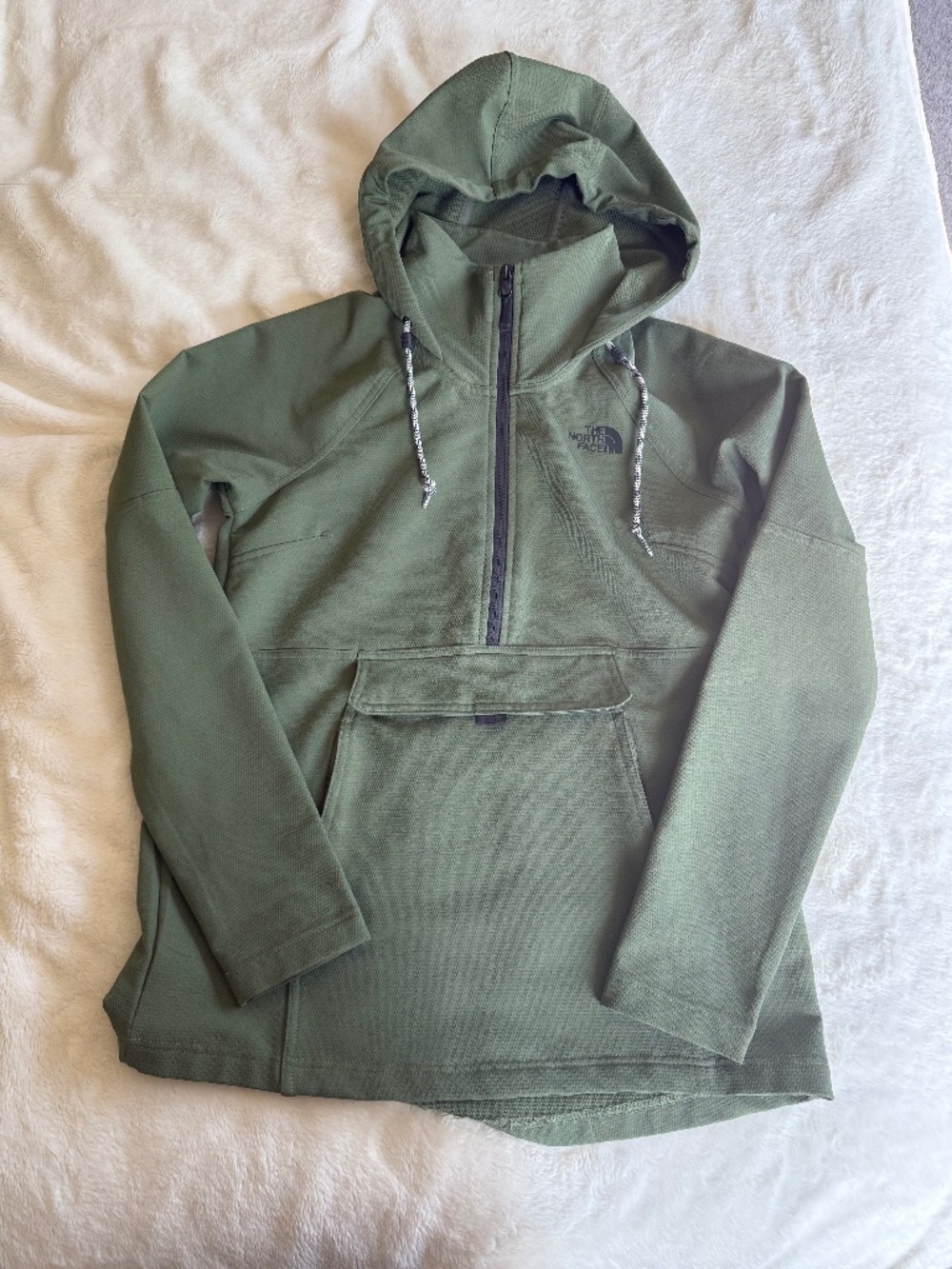 olive green The North Face Tekno Ridge Hoodie features a kangaroo pocket